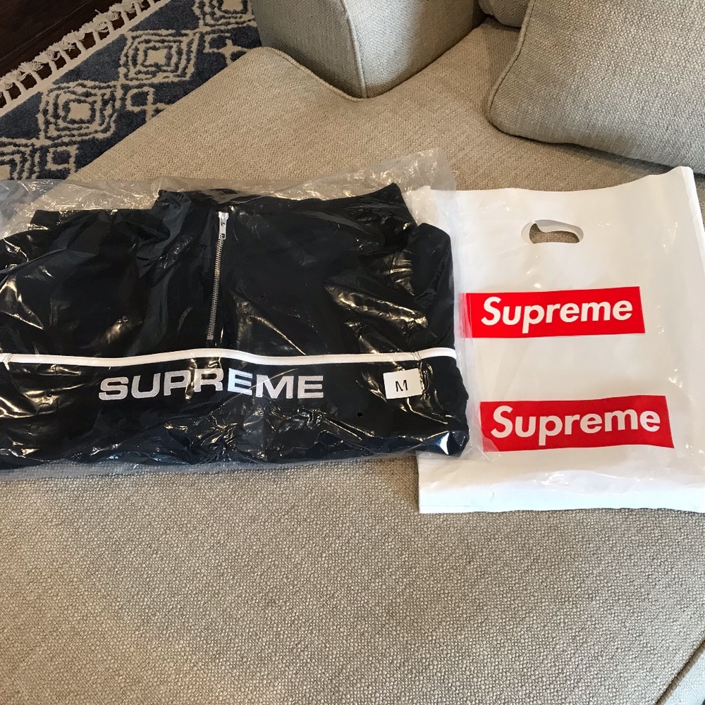 NWT Supreme Medium 2-Tone Half Zip Sweatshirt